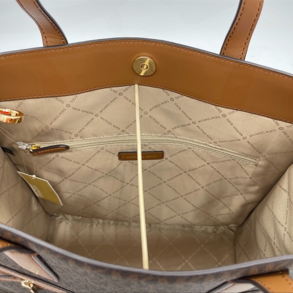 Michael Kors Large Kenly Tote Bag &Continental NWT
Wallet Wristlet | BUNDLE DEAL - Picture 4 of 9